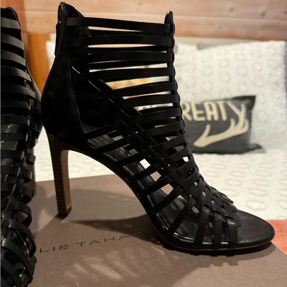 LIKE NEW - Elie Tahari Black Gladiator Strap Leather Heeled Sandals - Size 37 - Picture 6 of 16